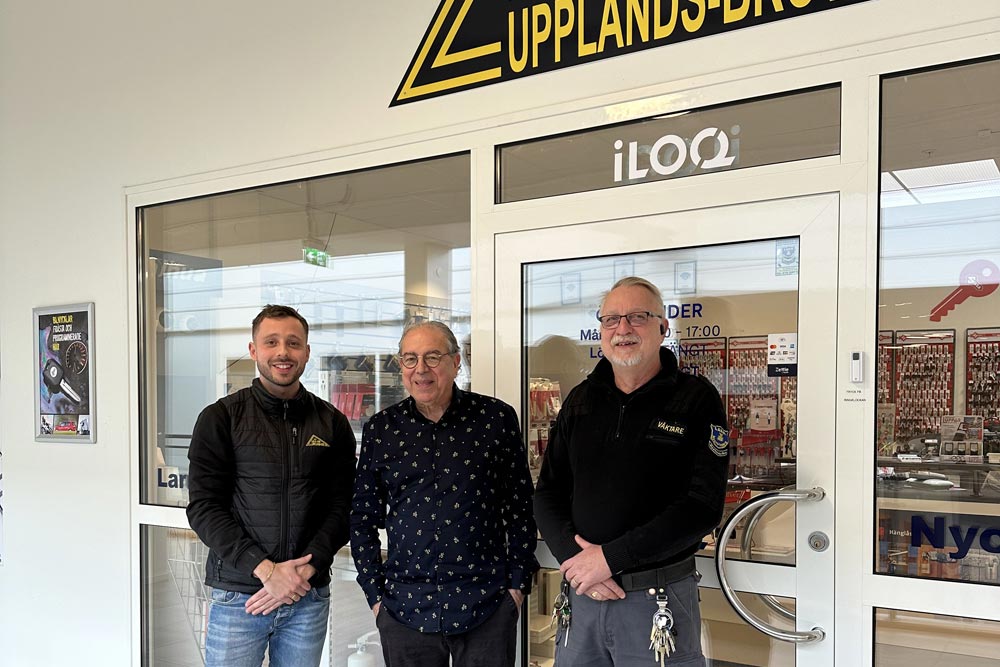 Medarbetare från butiken Lås & larm i Upplandsbro